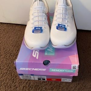 Skechers Cool Classic White/ SilverShoe, Size 9.